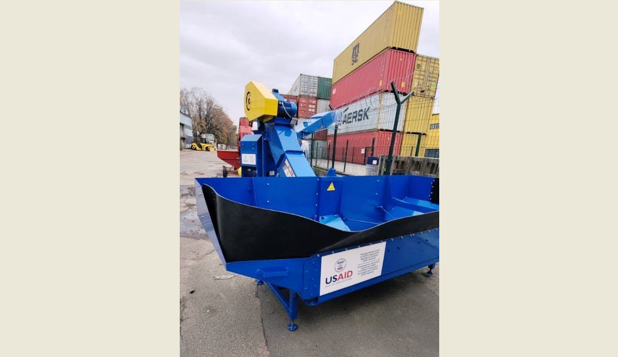 PZM-120B2 grain thrower with hopper PZM-120B2 grain thrower with hopper, photo