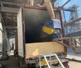 Verladung von Sonnenblumenschrot in einen Container auf einem Lastwagen Verladung von Sonnenblumenschrot in einen Container auf einem Lastwagen, Foto